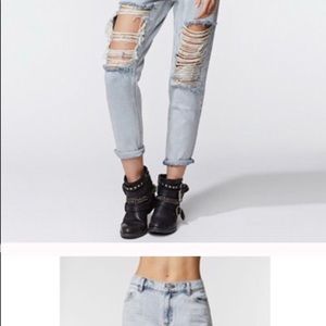 Kendall & Kylie distressed boyfriend denim